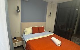 Designer Apartment Opposite The Airport